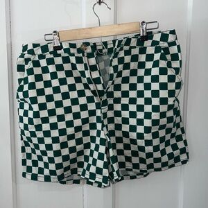 GREEN AND WHITE CHECKED STRETCHY SHORTS - Size Large Wild Fable Shorts